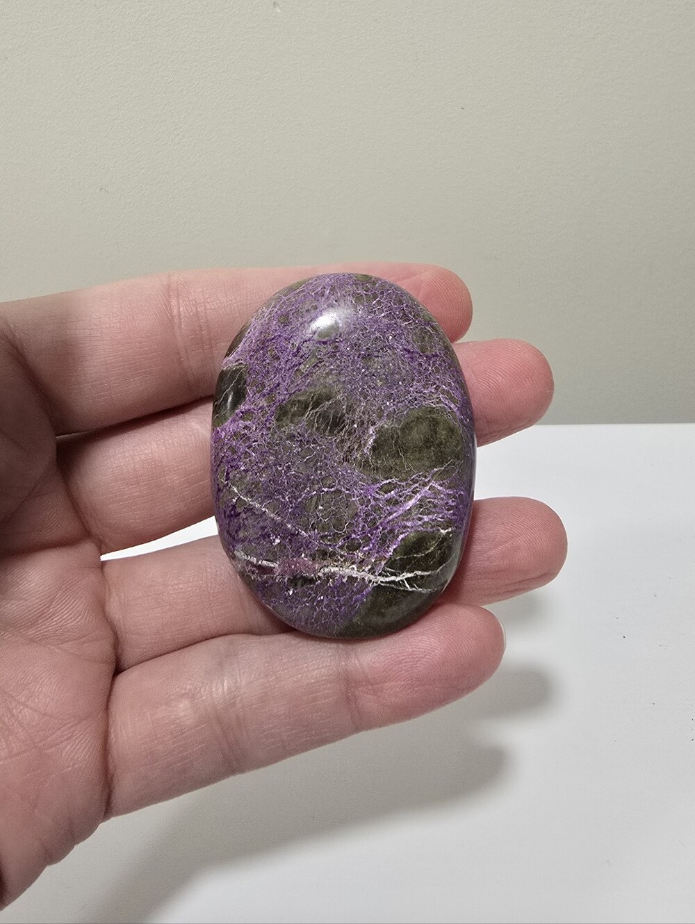 Atlantisite Crystal Palmstone #A, Aka Stichtite and Serpentine - Picture 6 of 8